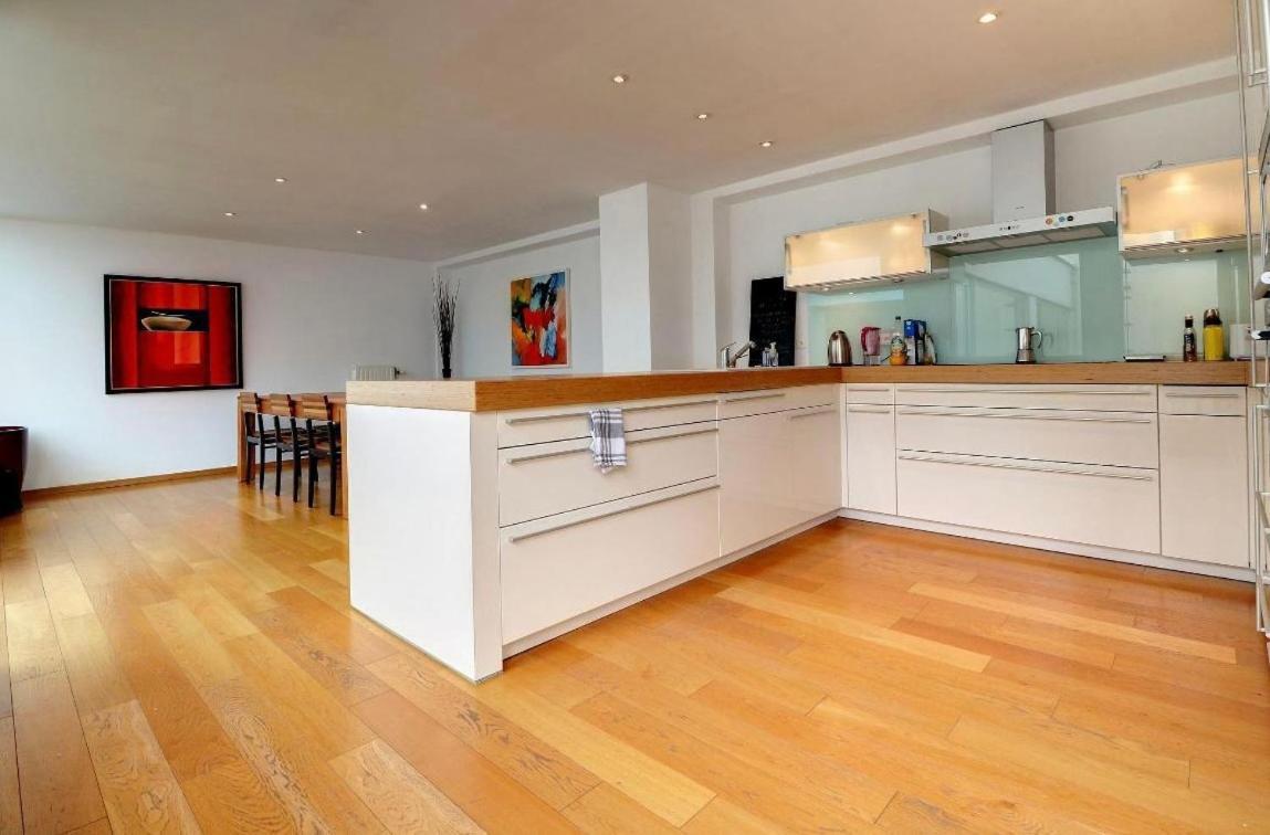 Down Town Spacious Duplex With Private Parking & Game Room Brussel Buitenkant foto