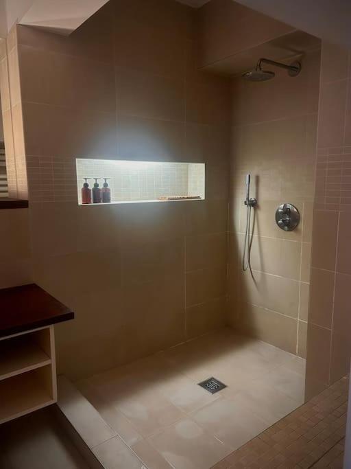 Down Town Spacious Duplex With Private Parking & Game Room Brussel Buitenkant foto