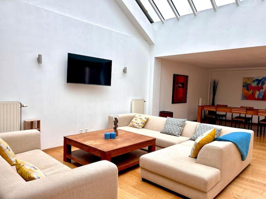 Down Town Spacious Duplex With Private Parking & Game Room Brussel Buitenkant foto