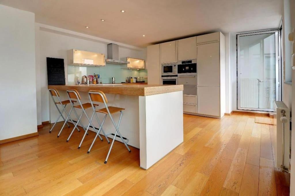 Down Town Spacious Duplex With Private Parking & Game Room Brussel Buitenkant foto